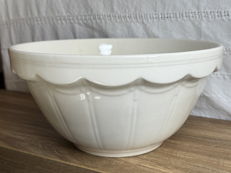 White Ceramic Serving/Mixing Bowl – Ruffled lip and vertical ribs
