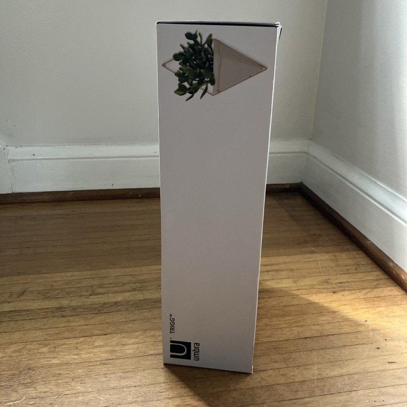 Umbra Trigg Hang Planter White Vase Gold Brass Geometric Wall Decor Ceramic gallery