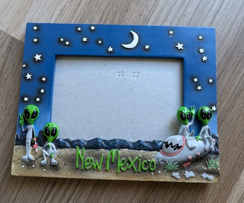 Alien/UFO Free Standing 3D Photo Frame 90s Y2K New Mexico Roswell