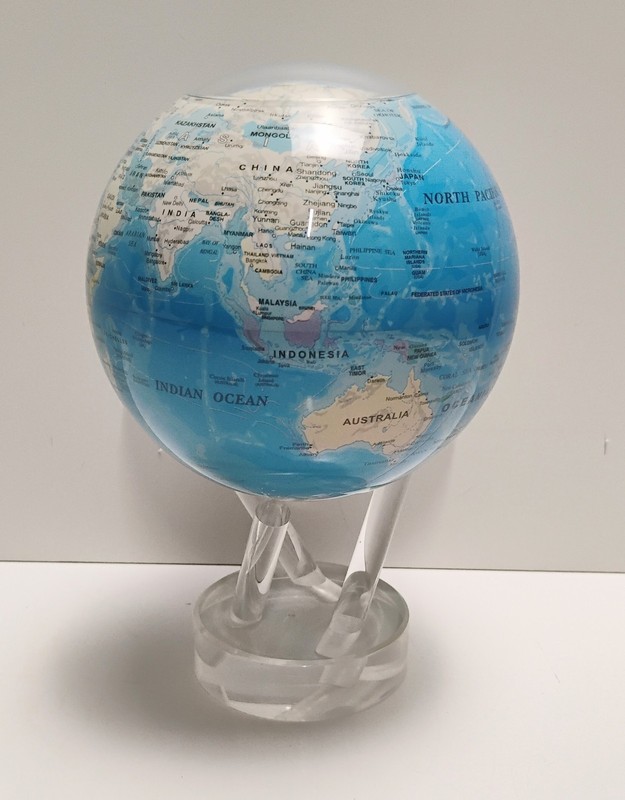 MOVA Spinning Earth Map World Globe In Acrylic & Water Case 7″ NOT SPINNING