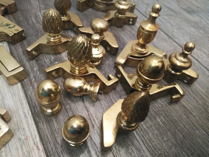 VTG. BRASS STAIR RODS BRACKETS W/ FINIALS " MIXED LOT OF SIZES & DESIGN (45-PK) gallery