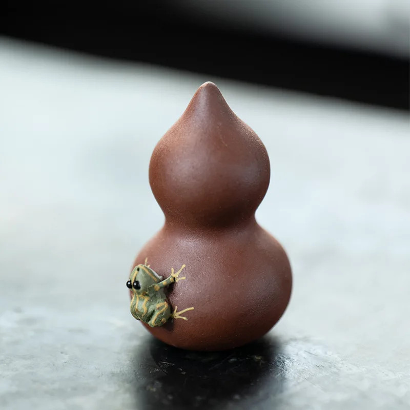 4.1CM Yixing Purple Clay Spraying Water Frog Gourd Tea Pet Statue Ornament gallery