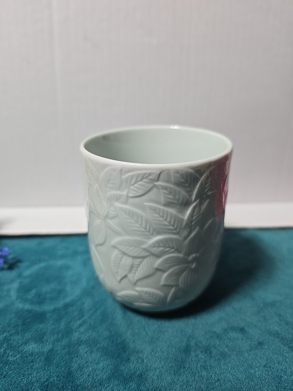 White Porcelain Xinxin Seoul Korea Flower Leaves Vase Cup Brush Pot 3.5"H gallery
