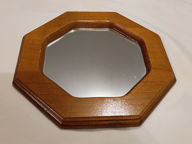 Vintage Small Accent 8” Octagon Mirror Light Wood - EXC - Home Interiors?