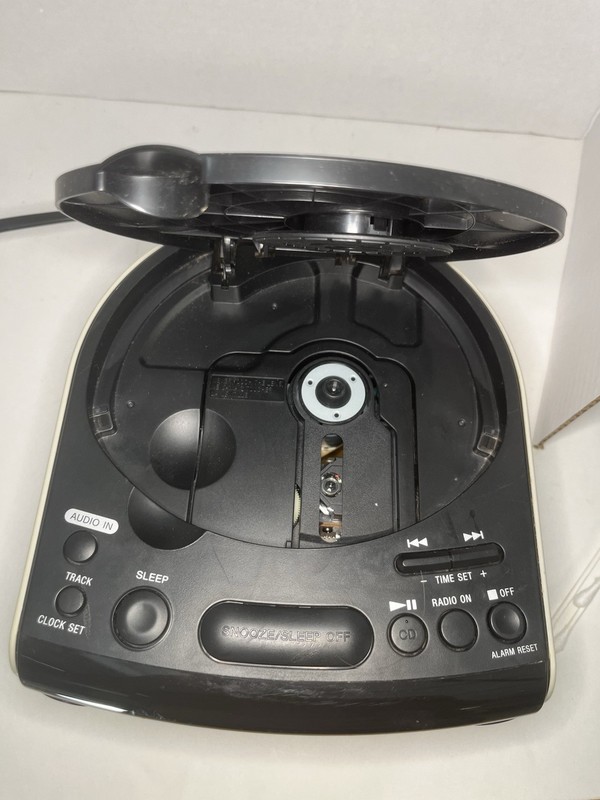 Sony Dream Machine FM/AM Radio CD Player Dual Alarm Clock ICF-CD815 Works Great! gallery