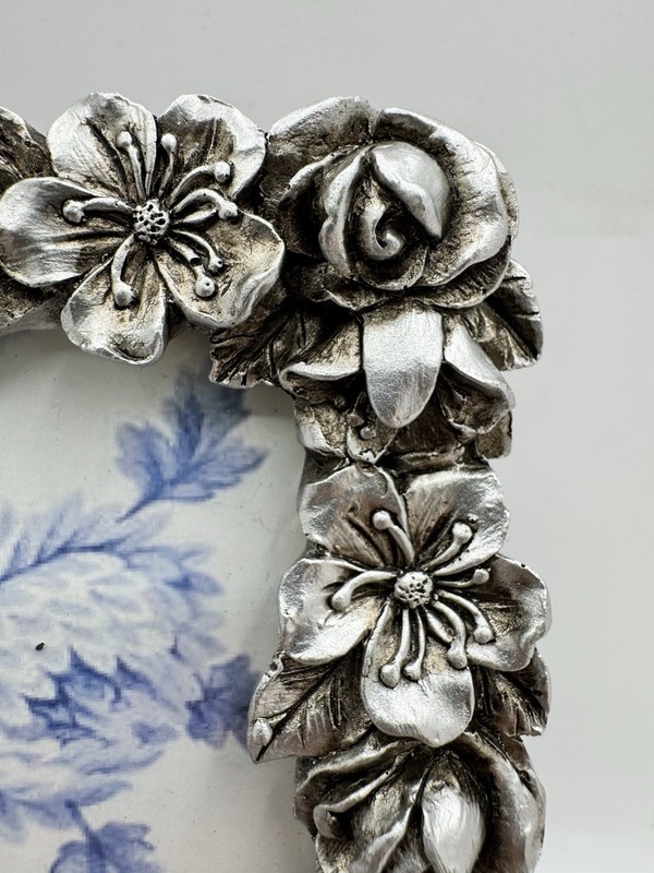 Ornate 3D Floral Silver Photo Picture Frame Fits 4”x6” Resin Material Nice gallery