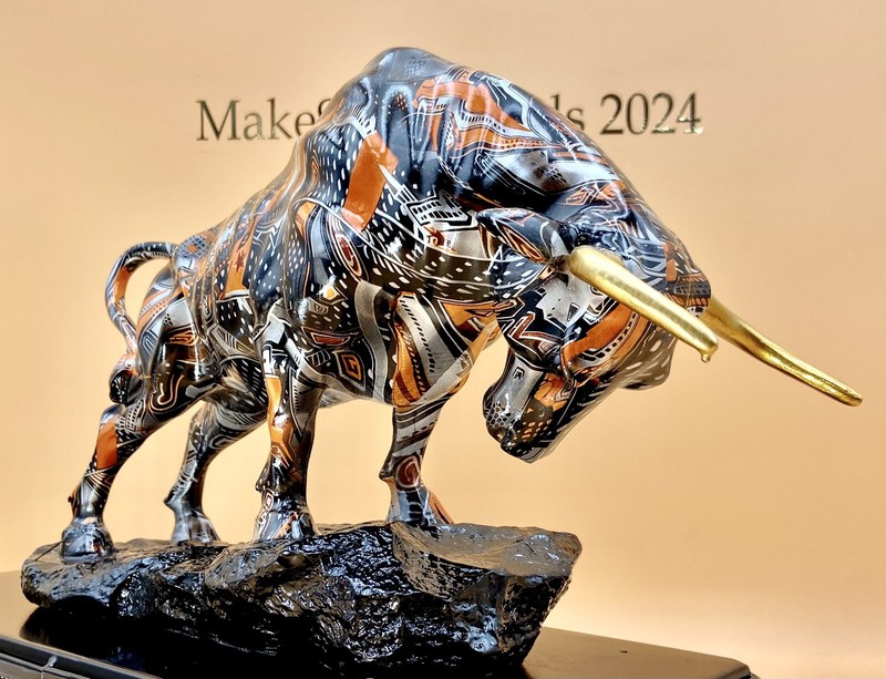 WALL STREET CHARGING BULL / TAURUS SIGN OF GOOD LUCK-SYMBOL OF WEALTH & POWER