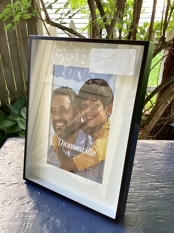 Thomasville Black Rectangular Picture Frame 6in x 8in Matted To 4in x6 in Photo