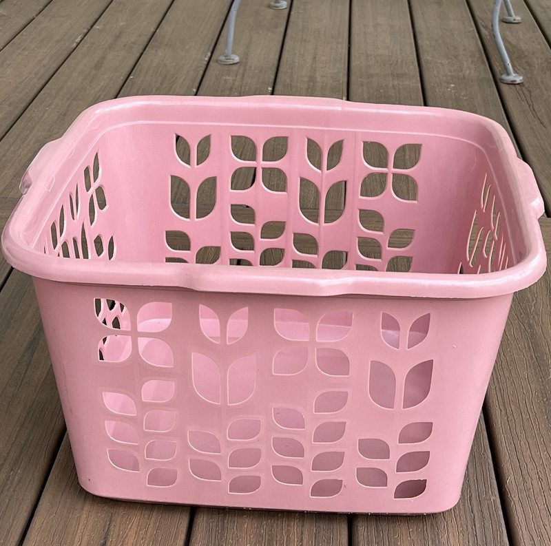 Vtg Rubbermaid Square Laundry Basket Pink Mauve Tulip 2968 19″ W x 10.5″ H READ