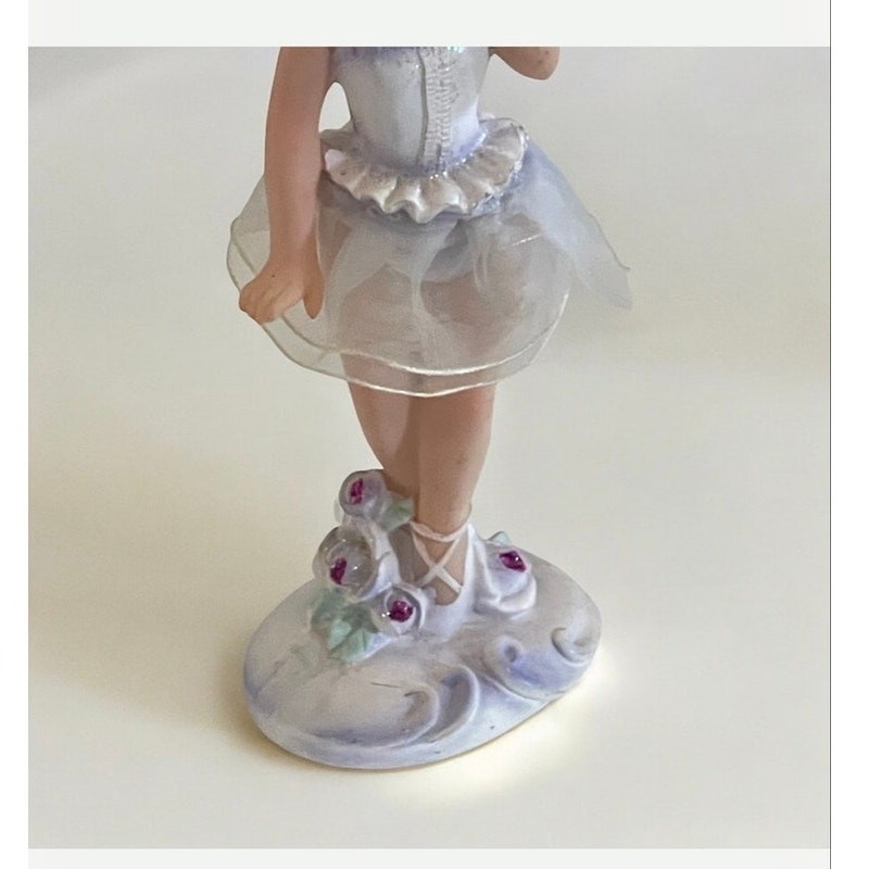 Greenbrier resin figurine Ballerina in position 6 3/4” inches tall gallery