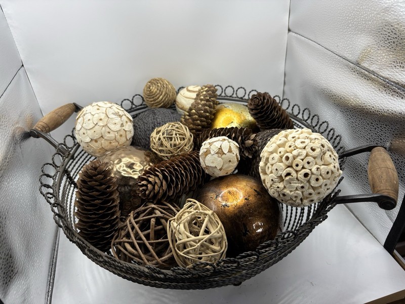 Vintage Round Wire Basket Scalloped Edging Wood Handles 13″ & Decorative Balls