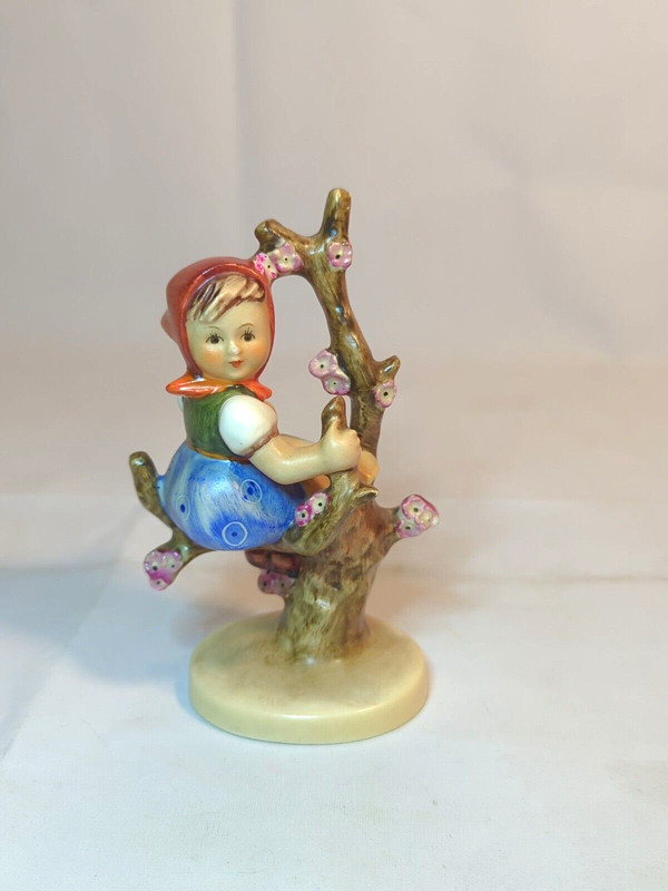 VINTAGE GOEBEL HUMMEL WEST GERMANY 4 3/8″ FIGURINE “APPLE TREE GIRL” #141