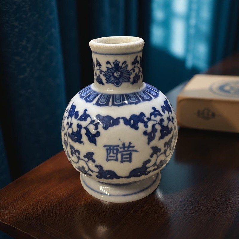 Chinese Blue & White Porcelain Mini Gourd Vase Floral Motif 4″ Vintage