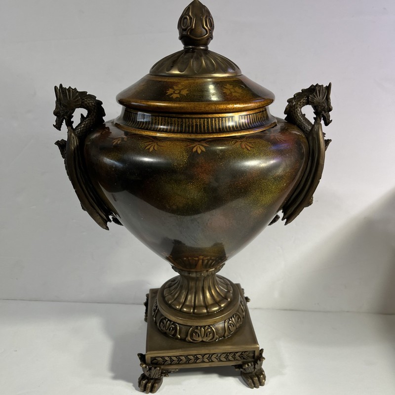 Summit Collection Vase 2 Dragons Arcadia CA. Chip On Dragon Spike, See Pics 1512