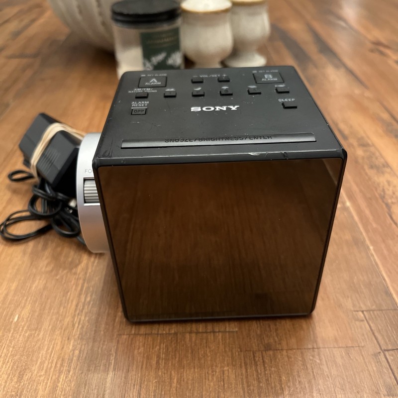 Sony ICF-C1PJ AM/FM Clock Radio White Noise Machine Time Projector Tested