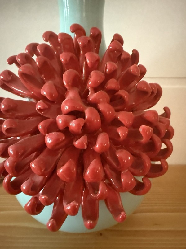 ANTHROPOLOGIE CERAMIC BLUE GREEN VASE RED BLOOM CHRYSANTHEMUM FLOWER RARE DAMAGE gallery