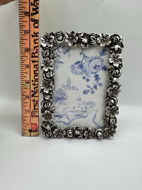 Ornate 3D Floral Silver Photo Picture Frame Fits 4”x6” Resin Material Nice gallery
