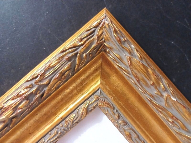 16 X 20 STANDARD SIZE PICTURE FRAME 2 5/8″ WIDE ORNATELY CARVED GOLD LEAF SCOOP