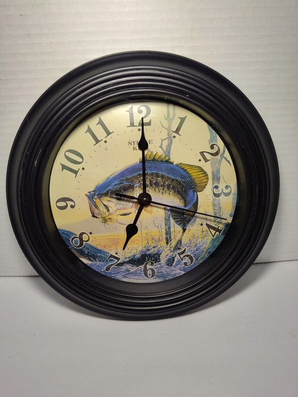 Strike King Fishing Wall Clock 10″ Reflective Art Al Agnew Tested Working