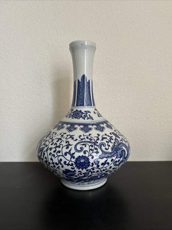 Chinese Blue & White Porcelain Vase 12″