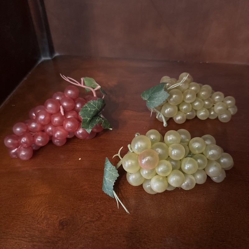 Set Of 3 MCM Rubber Grapes – Green And Red With Leaves
