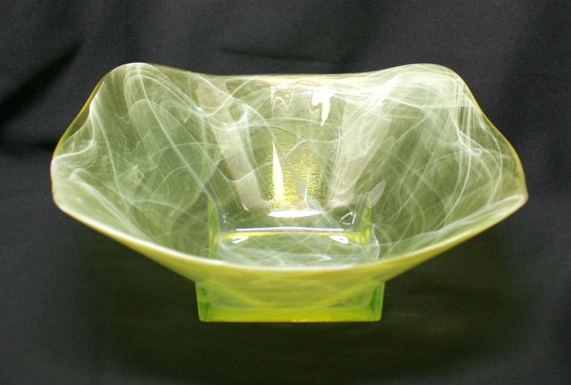 San Miguel Vidrios Hand Blown Swirl Art Glass Bowl / Centerpiece Recycled Glass