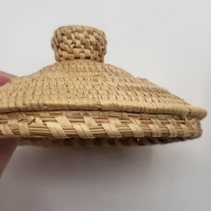 Handwoven Straw Lidded Basket Small Trinket Storage Openwork Star Lid 5" gallery