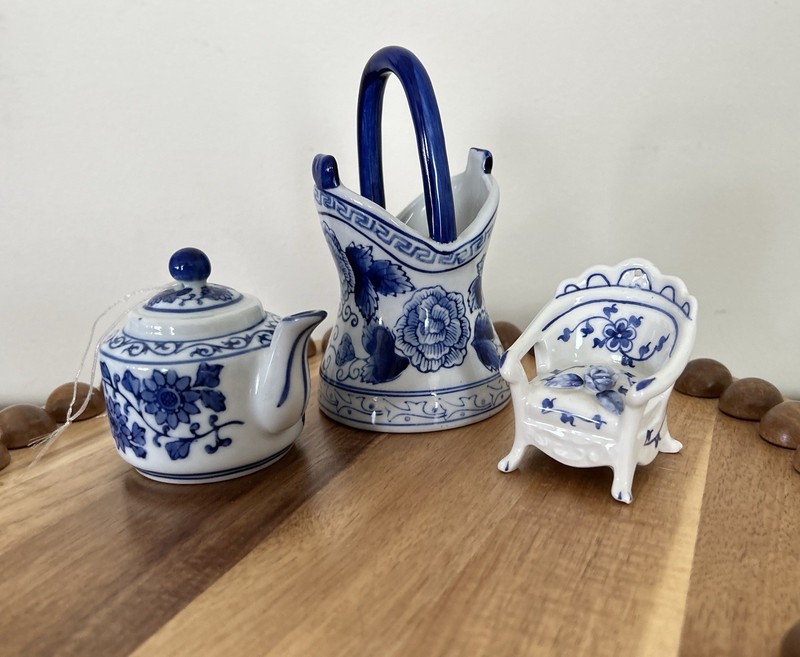 Vintage Blue White Mini Porcelain Lot Teapot Ornament Chair Basket Chinoiserie