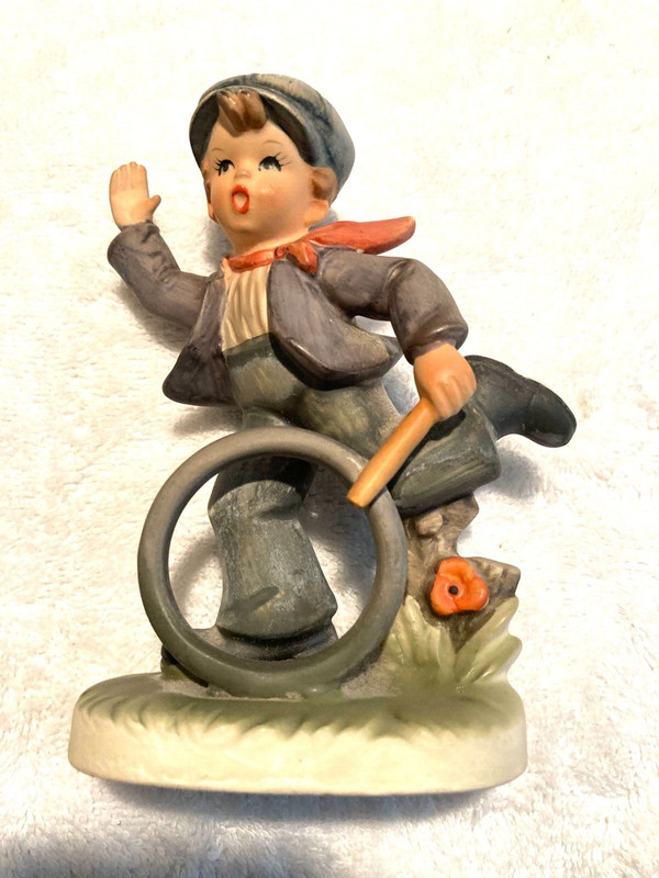 NAPCOWARE Boy With Hoop 5 3/4″ x 3 1/4″ x 2″ Japan # C8836