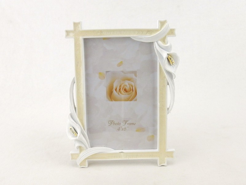 Photo Frame, Desktop or Shelf ~ Beige Crossbars, White Lilies, Polyresin, #1655