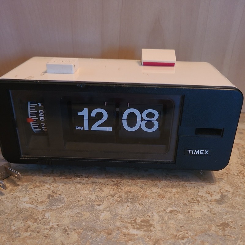 Vintage Timex Flip Style Alarm Clock 1979-80 Cream Color Model 5102-401 Works