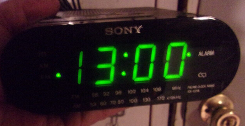 Sony ICF-C218 Dream Machine Clock Radio – Large GREEN display, AM/FM, Works!