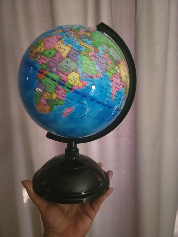Spinning 6 Inch Earth Globe with Stand Rotating World Globe for Classroom Office