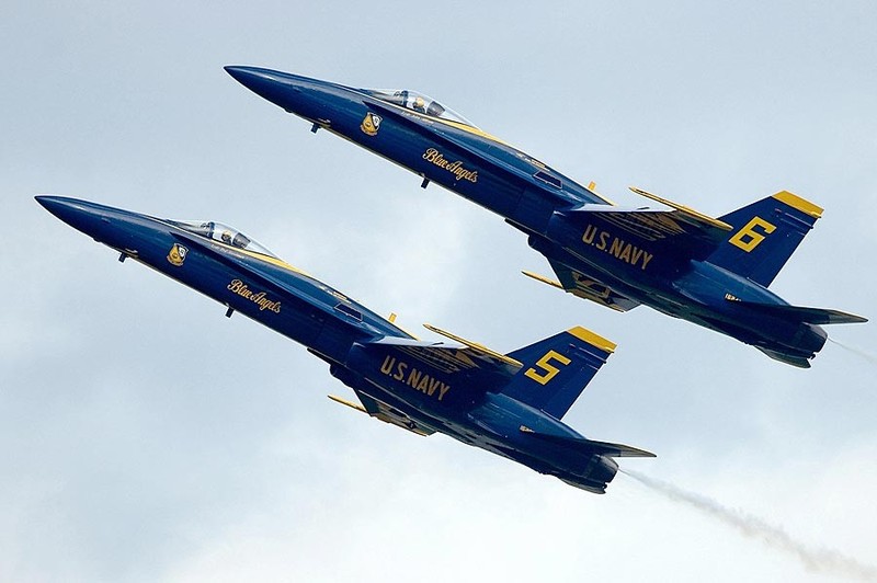 BLUE ANGELS JETS NO. 5 AND NO. 6 IN FLIGHT PHOTOGRAPH PHOTO PRINT
