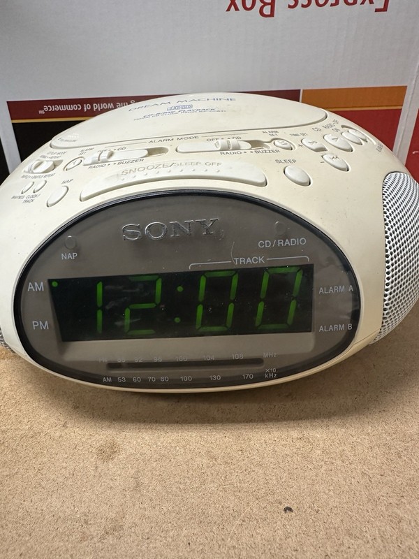 Sony Dream Machine ICF-CD831 FM/AM CD -R/RW Playback Alarm, Clock Radio