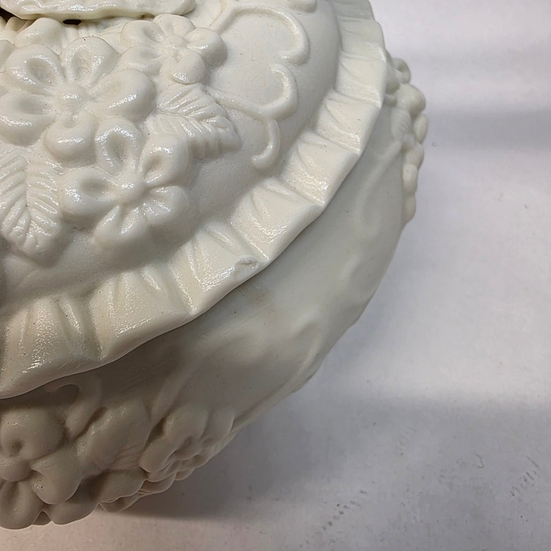 Jade Porcelain Trinket Box with Lid 6" White Hummingbirds Pink Roses Vintage gallery