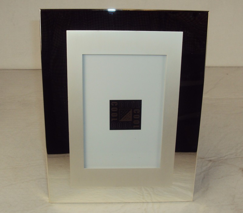 4″ X 6″ Stainless Steel Photo Frame ~ Bi-directional, External Mat ~ FR-410