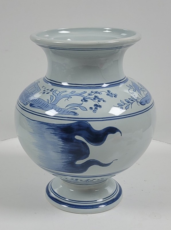 Delft Vase ~ Williamsburg ~ Blue and White ~ Made in Holland ~ 1969
