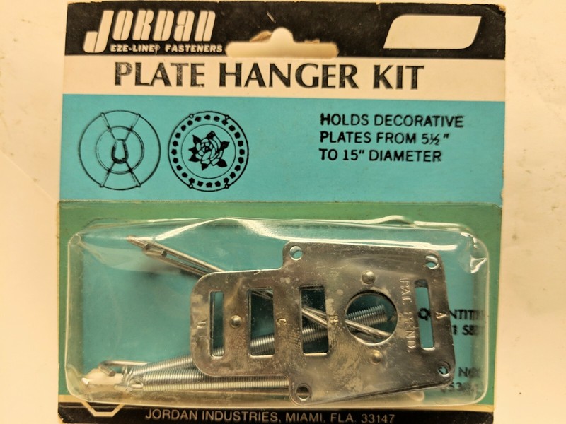 1 Plate Hanger Adjustable from Size 5 1/2″ to 15″ Diameter Universal New Old Stk