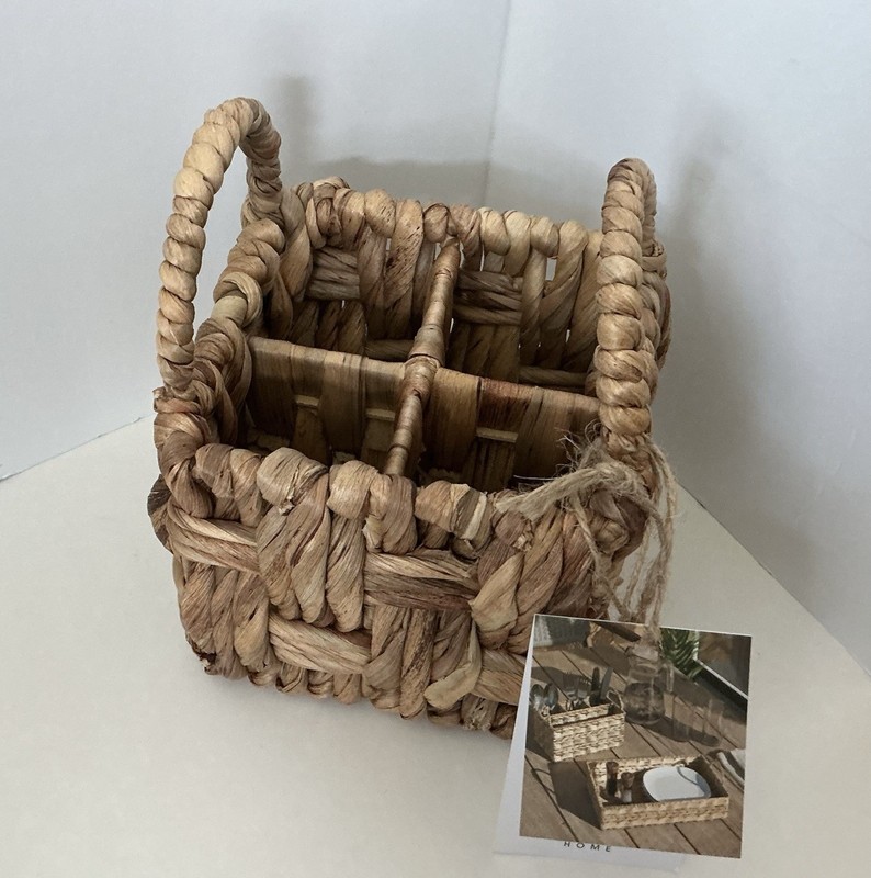 NWT,RGIHome,Divided,Handle Basket,Sturdy,Reed/ Metal Square,Sz 6/6,5in Deep