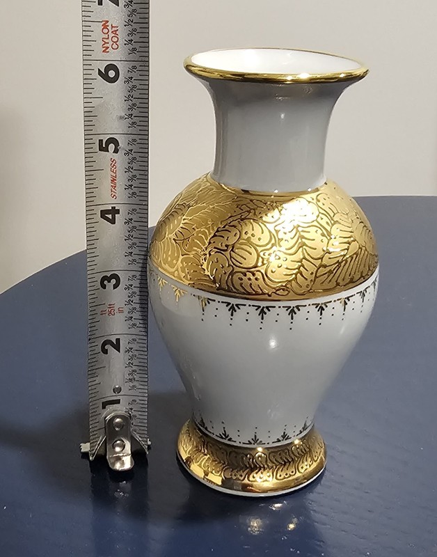 Vintage Hand Painted Gold And White Porcelain Thai Benjarong Vase gallery