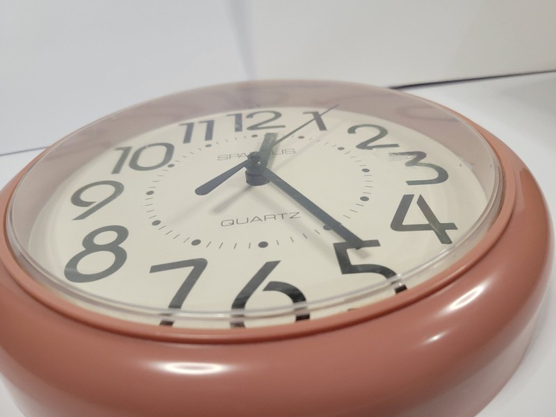 Pink Or mauve Spartus Quartz Wall Clock 9 Inch gallery