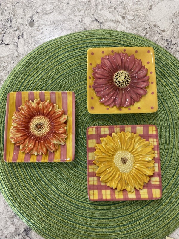 MWW Market SWEET DAISIES 4.5″ Mini Plate 3 pc Set Square Daisy Coffey RARE