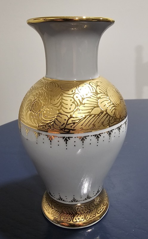 Vintage Hand Painted Gold And White Porcelain Thai Benjarong Vase