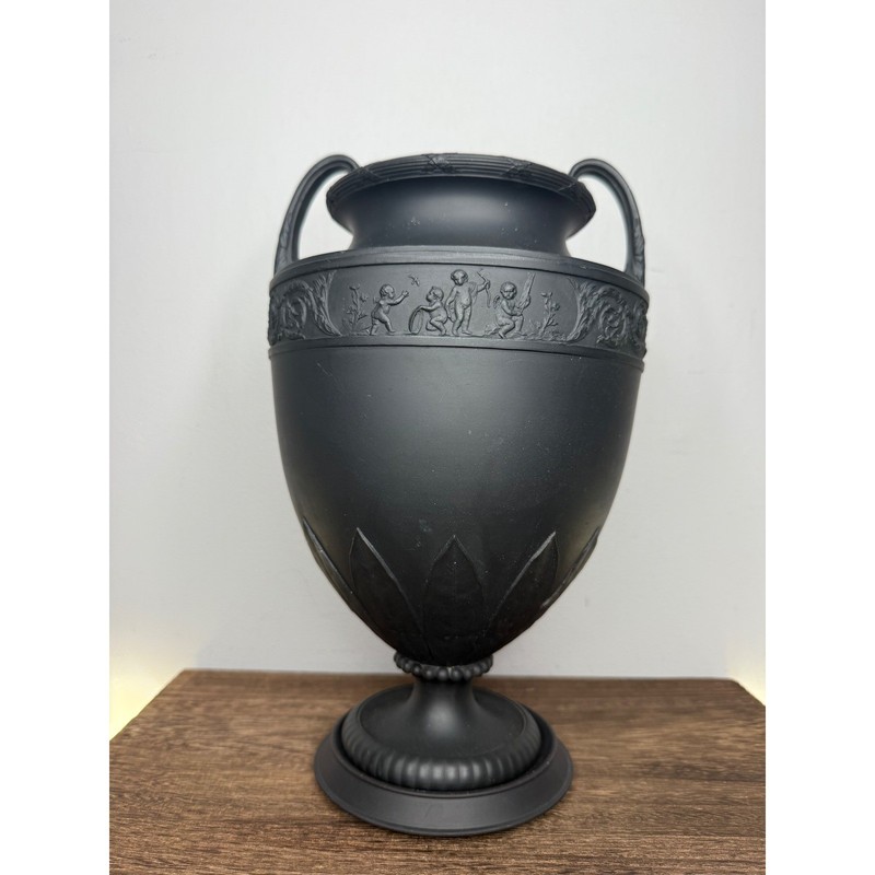 19th Century English Regency Wedgwood Black Basalt Urn