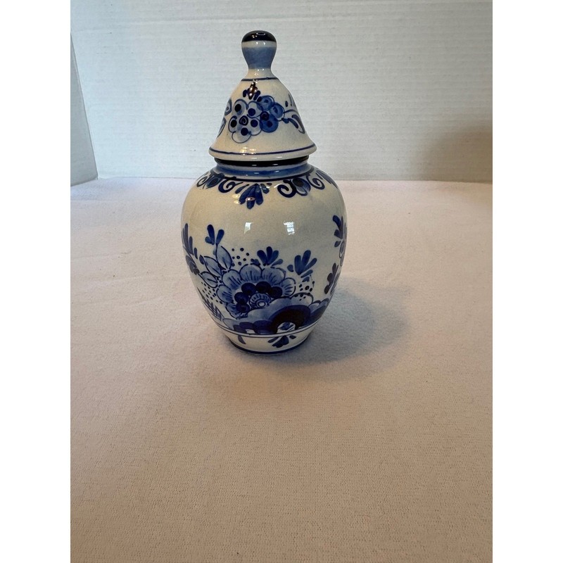 DBL Delfts Blue Ginger Jar Lided Windmill Floral 6 Inch Handpainted by artesian