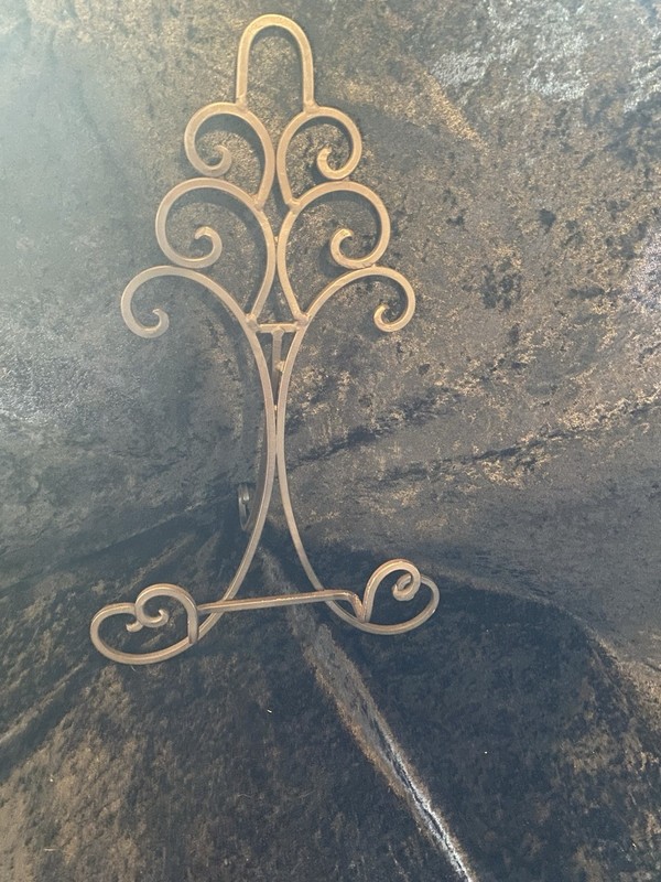 Vtg Black Metal Wrought Iron Scroll Easel Back Display Art Plate Book Stand