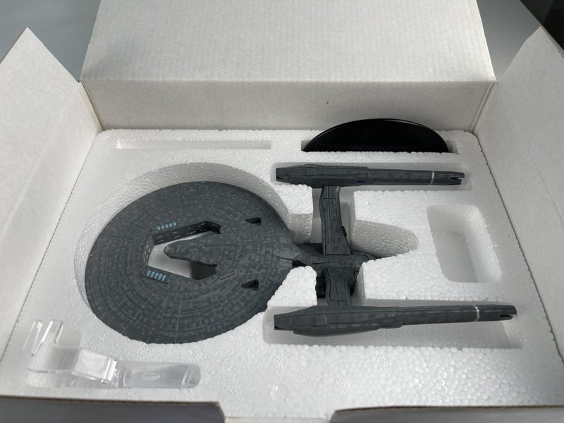 Star Trek USS Vengeance spaceship approx. 21 cm - original packaging -... gallery