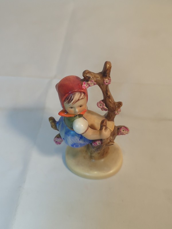 VINTAGE GOEBEL HUMMEL WEST GERMANY 4 3/8" FIGURINE "APPLE TREE GIRL" #141 gallery