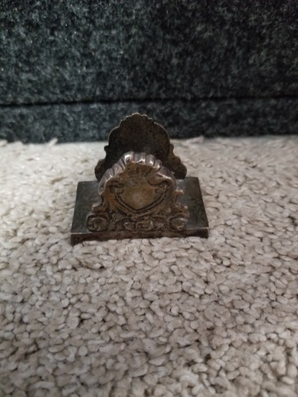 Small Decorative Metal Stand – 1.5 Inches High